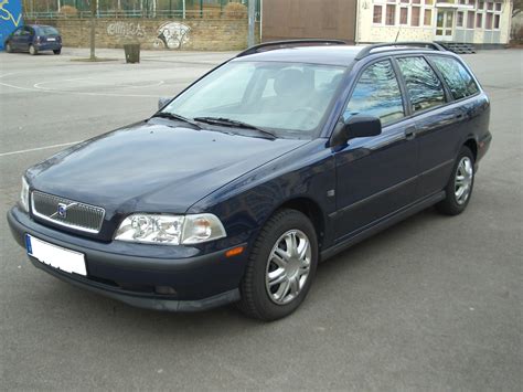 Volvo V40 (2000